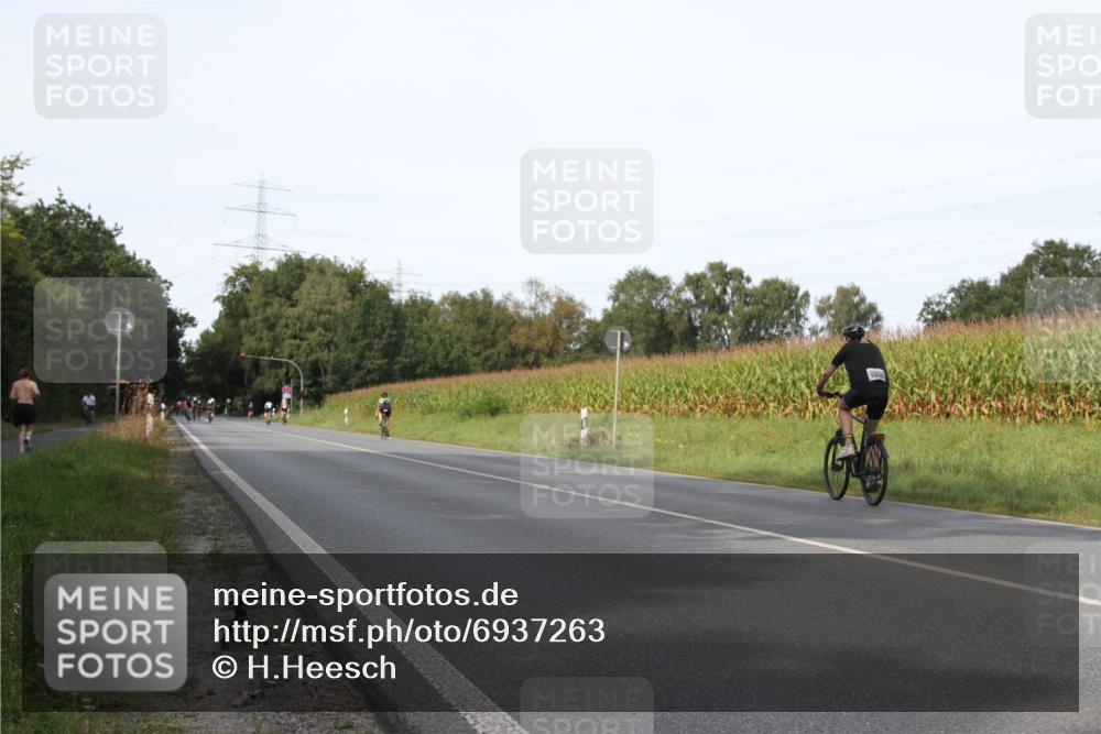 01.09.2024 - 17. Tribühne Triathlon H.Heesch http://msf.ph/oto/6937263 01.09.2024 15:47:35 Radfahren 820, 820, 886, 1036 meine-sportfotos.de