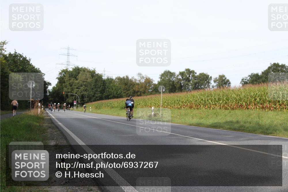 01.09.2024 - 17. Tribühne Triathlon H.Heesch http://msf.ph/oto/6937267 01.09.2024 15:47:38 Radfahren 820, 820, 886, 1032, 1039, 1054, 1147, 1190, 1252 meine-sportfotos.de