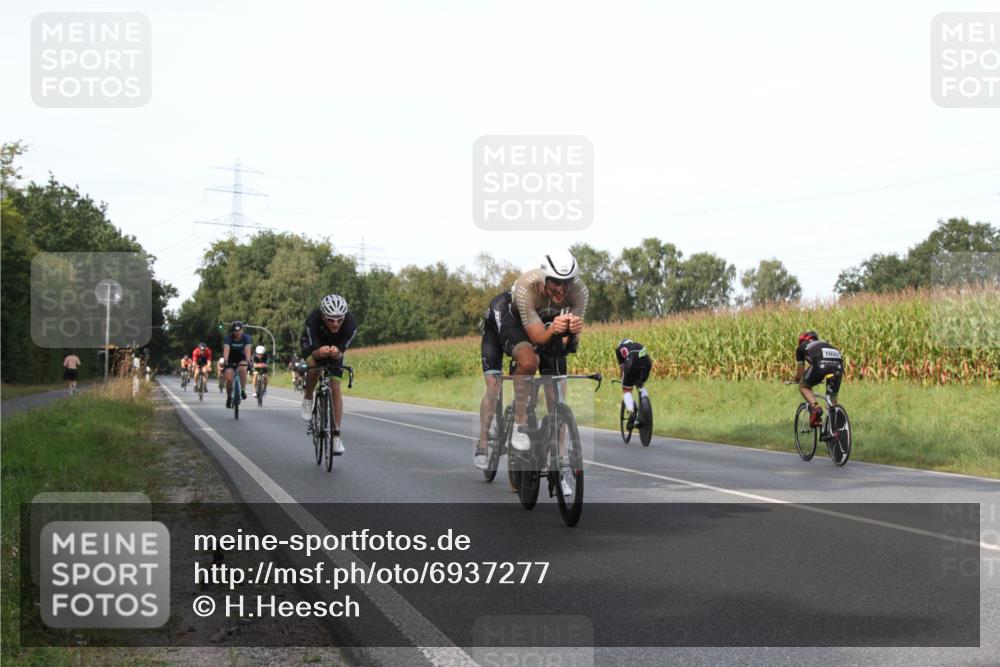 01.09.2024 - 17. Tribühne Triathlon H.Heesch http://msf.ph/oto/6937277 01.09.2024 15:47:43 Radfahren 1032, 1039, 1054, 1135, 1143, 1147, 1168, 1170, 1180, 1190, 1252 meine-sportfotos.de