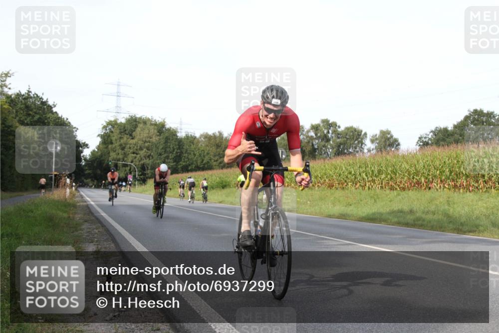 01.09.2024 - 17. Tribühne Triathlon H.Heesch http://msf.ph/oto/6937299 01.09.2024 15:47:47 Radfahren 977, 1039, 1054, 1135, 1143, 1147, 1168, 1170, 1180, 1293 meine-sportfotos.de