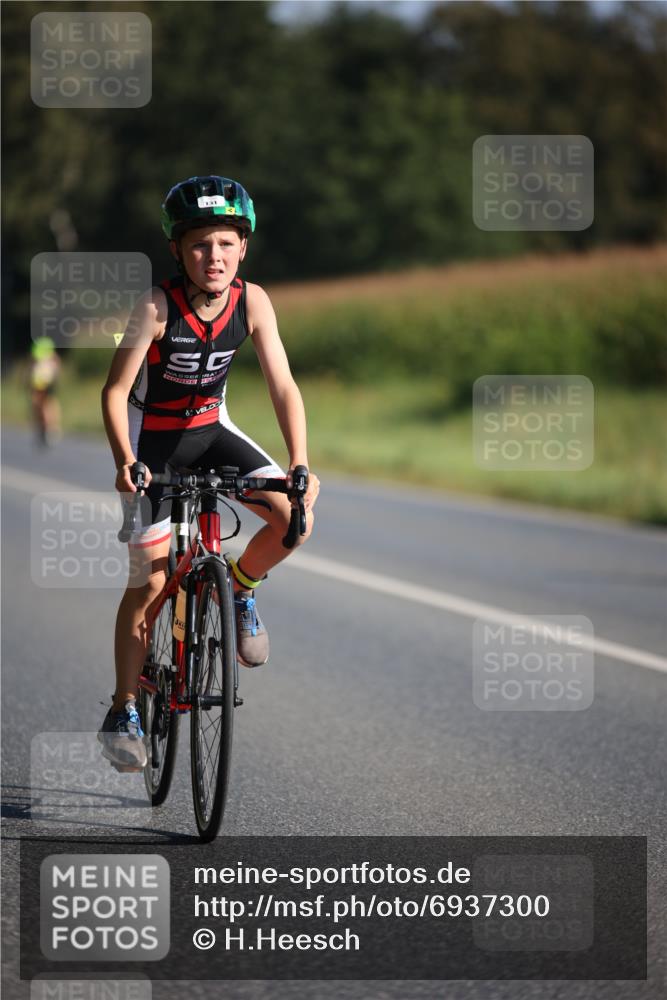 01.09.2024 - 17. Tribühne Triathlon H.Heesch http://msf.ph/oto/6937300 01.09.2024 09:39:26 Radfahren 63, 66, 70, 77, 89, 112, 131 meine-sportfotos.de