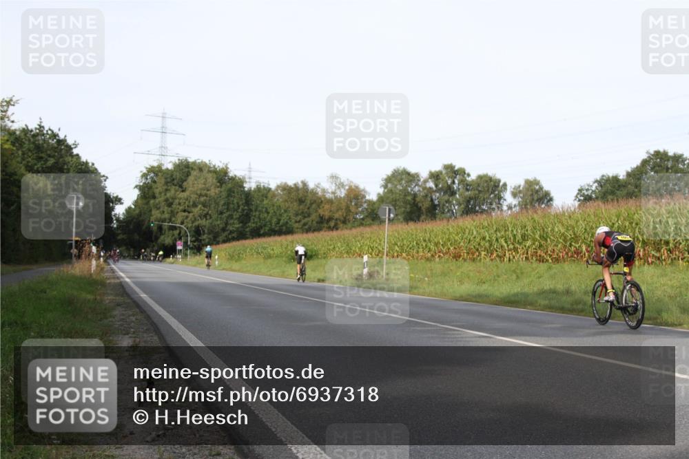 01.09.2024 - 17. Tribühne Triathlon H.Heesch http://msf.ph/oto/6937318 01.09.2024 15:48:00 Radfahren 105, 884, 938, 1489 meine-sportfotos.de