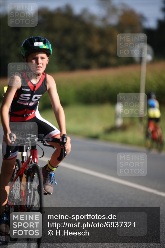 01.09.2024 - 17. Tribühne Triathlon H.Heesch http://msf.ph/oto/6937321 01.09.2024 09:39:27 Radfahren 63, 66, 70, 77, 110, 112, 131 meine-sportfotos.de