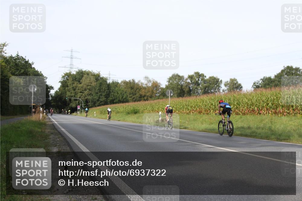 01.09.2024 - 17. Tribühne Triathlon H.Heesch http://msf.ph/oto/6937322 01.09.2024 15:48:01 Radfahren 105, 884, 938 meine-sportfotos.de