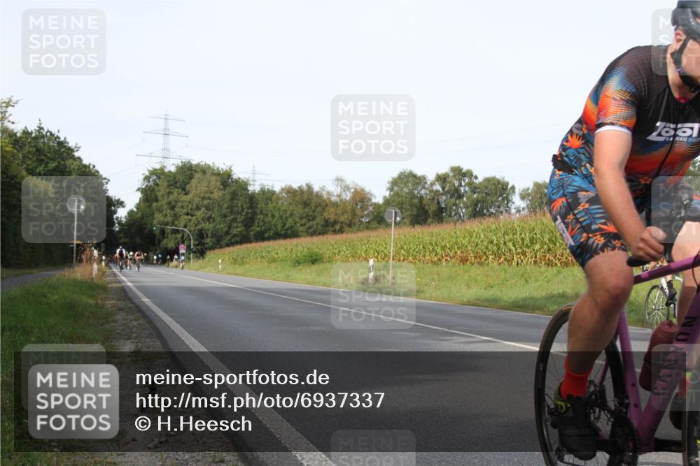 01.09.2024 - 17. Tribühne Triathlon H.Heesch http://msf.ph/oto/6937337 01.09.2024 15:48:12 Radfahren 887, 891, 1139, 1144, 1165, 1241 meine-sportfotos.de