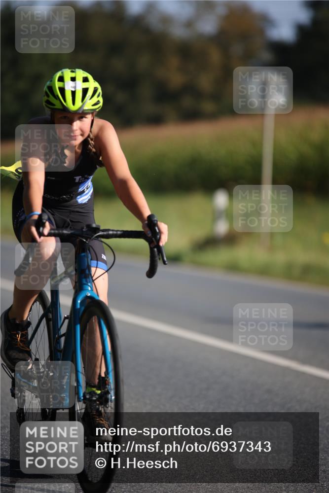 01.09.2024 - 17. Tribühne Triathlon H.Heesch http://msf.ph/oto/6937343 01.09.2024 09:39:29 Radfahren 63, 66, 77, 81, 110, 112 meine-sportfotos.de