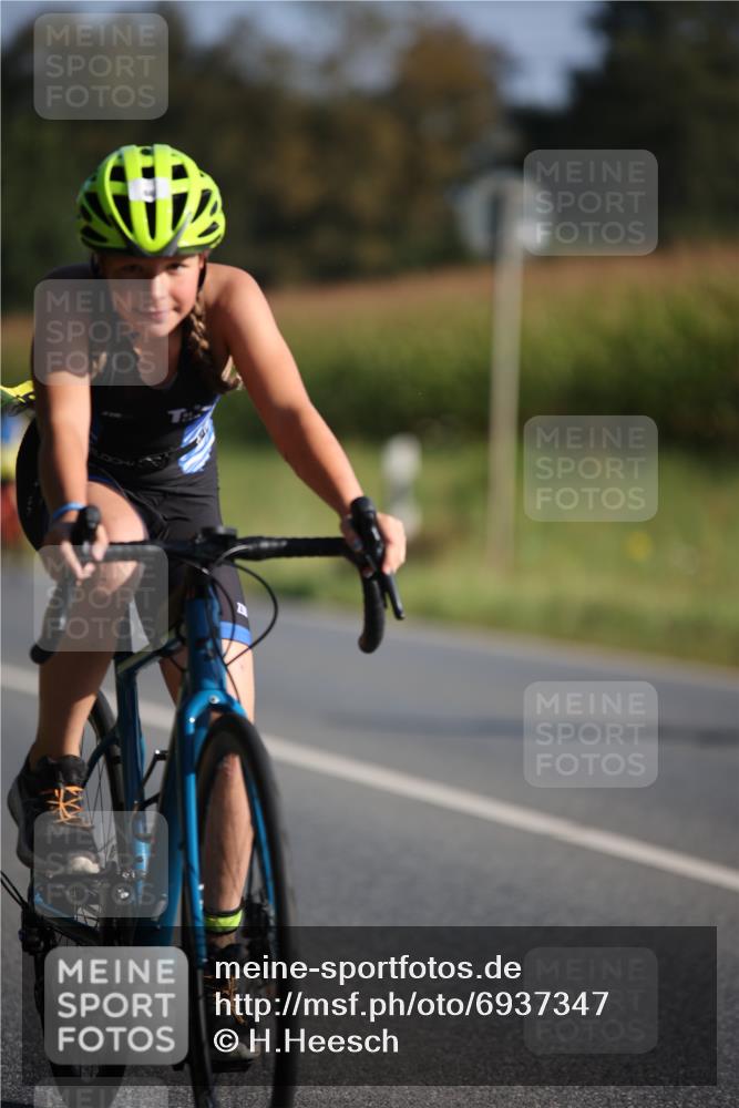 01.09.2024 - 17. Tribühne Triathlon H.Heesch http://msf.ph/oto/6937347 01.09.2024 09:39:29 Radfahren 63, 66, 77, 81, 110, 112 meine-sportfotos.de