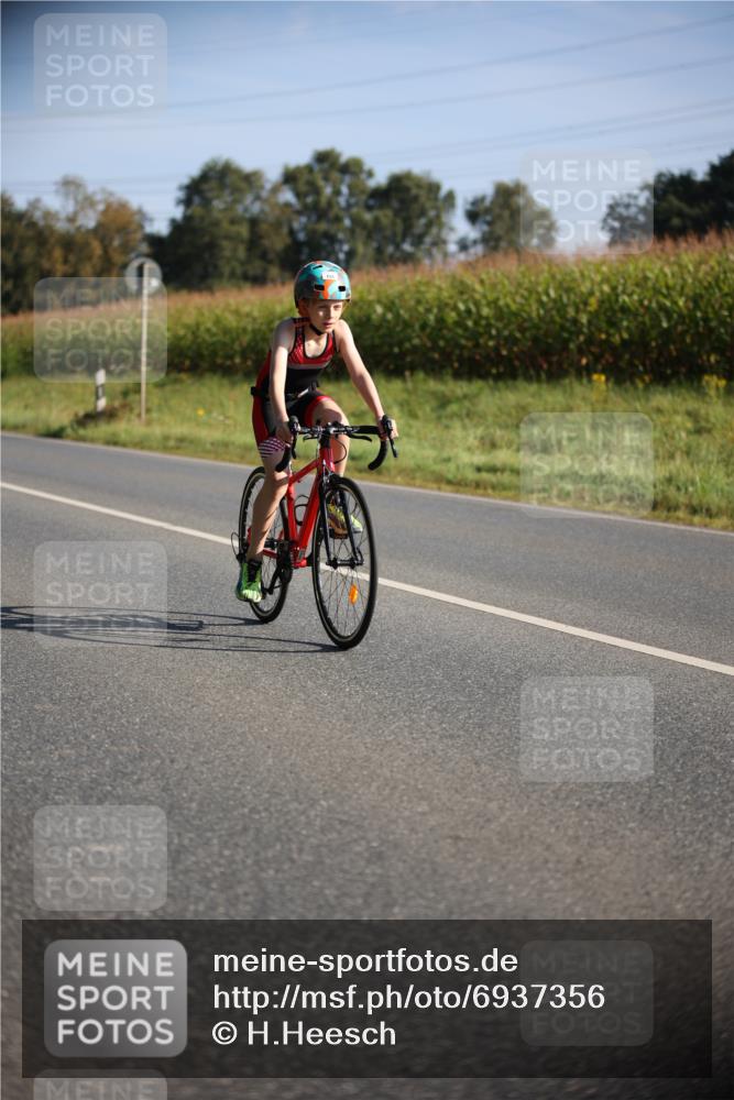 01.09.2024 - 17. Tribühne Triathlon H.Heesch http://msf.ph/oto/6937356 01.09.2024 09:40:15 Radfahren 65, 68, 85, 97, 127, 133 meine-sportfotos.de