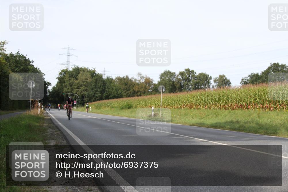 01.09.2024 - 17. Tribühne Triathlon H.Heesch http://msf.ph/oto/6937375 01.09.2024 15:48:33 Radfahren 912, 1146, 1181, 1276 meine-sportfotos.de