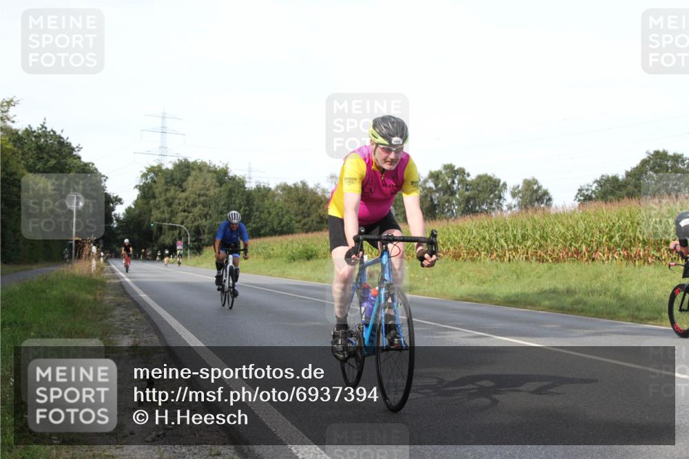 01.09.2024 - 17. Tribühne Triathlon H.Heesch http://msf.ph/oto/6937394 01.09.2024 15:48:43 Radfahren 8, 929, 951, 1049, 1136, 1266 meine-sportfotos.de