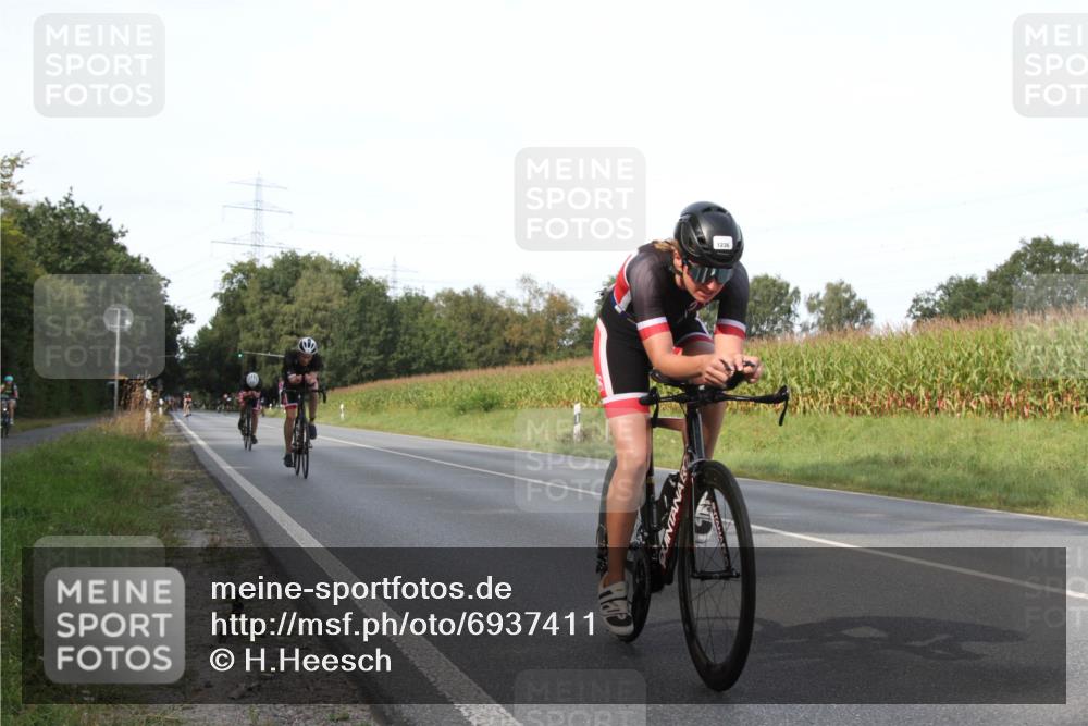 01.09.2024 - 17. Tribühne Triathlon H.Heesch http://msf.ph/oto/6937411 01.09.2024 15:48:58 Radfahren 1047, 1185, 1186, 1236 meine-sportfotos.de