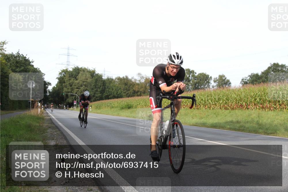 01.09.2024 - 17. Tribühne Triathlon H.Heesch http://msf.ph/oto/6937415 01.09.2024 15:48:59 Radfahren 1047, 1185, 1186, 1236 meine-sportfotos.de