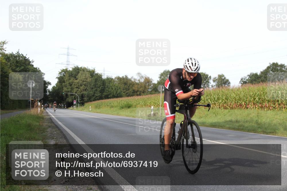 01.09.2024 - 17. Tribühne Triathlon H.Heesch http://msf.ph/oto/6937419 01.09.2024 15:49:00 Radfahren 818, 1047, 1123, 1185, 1186, 1236 meine-sportfotos.de