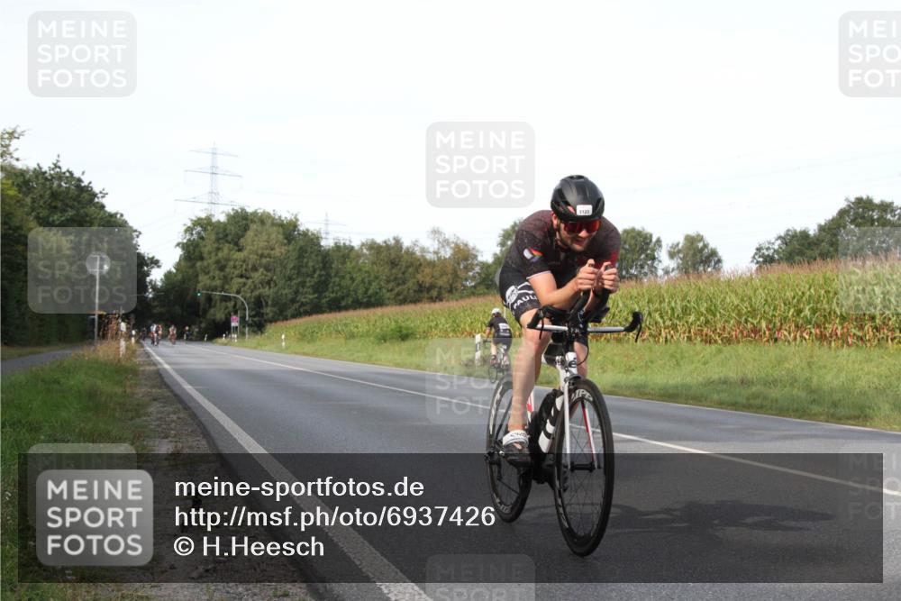 01.09.2024 - 17. Tribühne Triathlon H.Heesch http://msf.ph/oto/6937426 01.09.2024 15:49:05 Radfahren 818, 1047, 1123, 1185 meine-sportfotos.de
