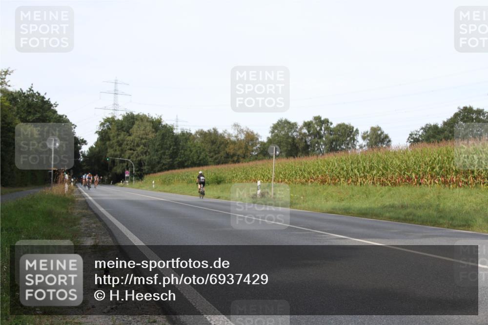 01.09.2024 - 17. Tribühne Triathlon H.Heesch http://msf.ph/oto/6937429 01.09.2024 15:49:07 Radfahren 818, 1123 meine-sportfotos.de