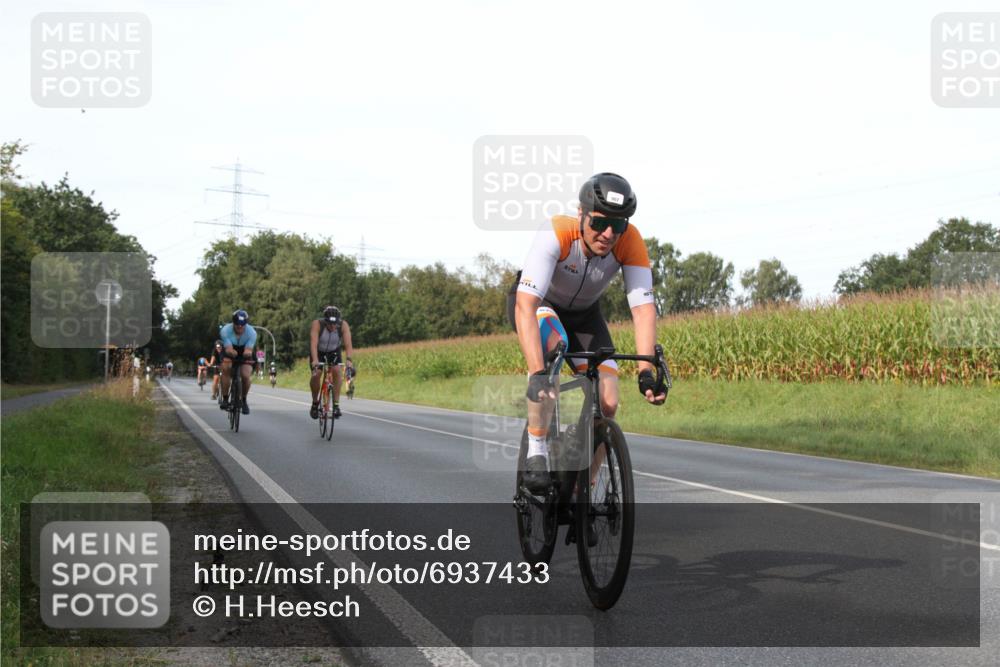 01.09.2024 - 17. Tribühne Triathlon H.Heesch http://msf.ph/oto/6937433 01.09.2024 15:49:14 Radfahren 907, 917, 930, 1223 meine-sportfotos.de