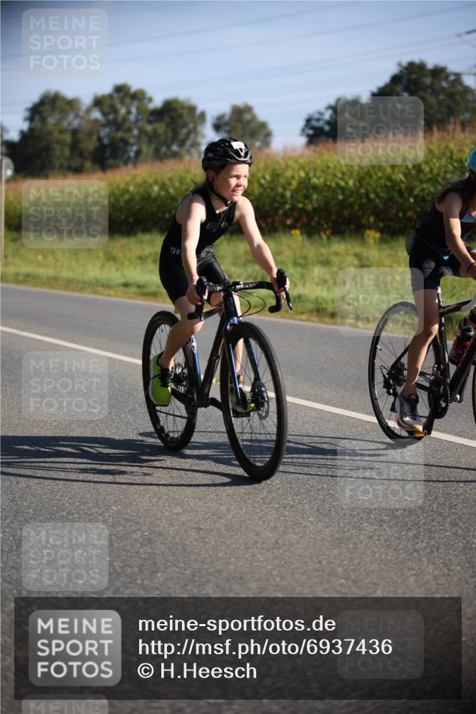 01.09.2024 - 17. Tribühne Triathlon H.Heesch http://msf.ph/oto/6937436 01.09.2024 09:40:23 Radfahren 62, 68, 85, 88, 103 meine-sportfotos.de