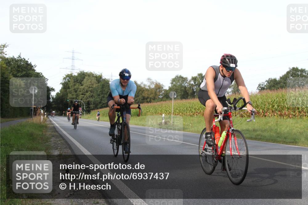 01.09.2024 - 17. Tribühne Triathlon H.Heesch http://msf.ph/oto/6937437 01.09.2024 15:49:15 Radfahren 907, 917, 930, 1120, 1223, 1490 meine-sportfotos.de