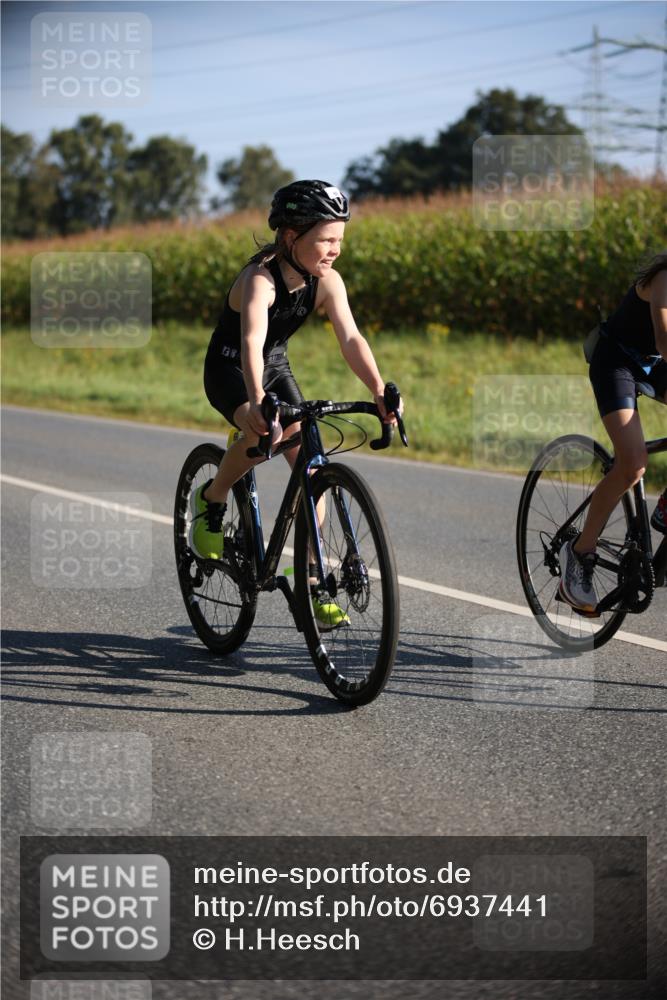 01.09.2024 - 17. Tribühne Triathlon H.Heesch http://msf.ph/oto/6937441 01.09.2024 09:40:23 Radfahren 62, 68, 85, 88, 103 meine-sportfotos.de