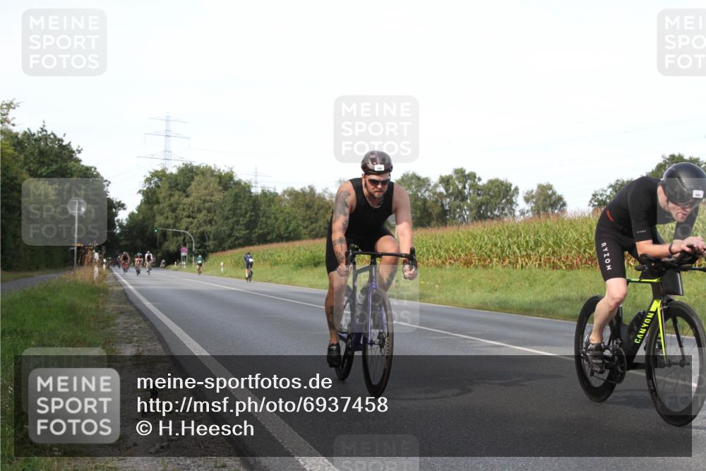 01.09.2024 - 17. Tribühne Triathlon H.Heesch http://msf.ph/oto/6937458 01.09.2024 15:49:27 Radfahren 946, 985, 1192 meine-sportfotos.de