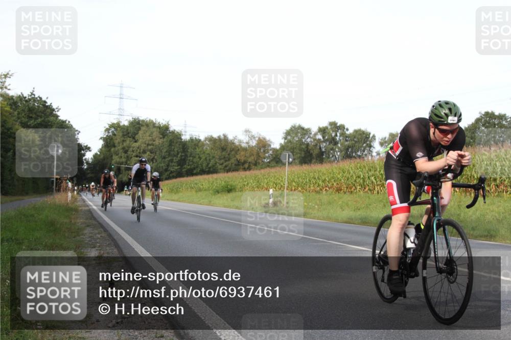 01.09.2024 - 17. Tribühne Triathlon H.Heesch http://msf.ph/oto/6937461 01.09.2024 15:49:33 Radfahren 872, 921, 946, 978, 1187 meine-sportfotos.de
