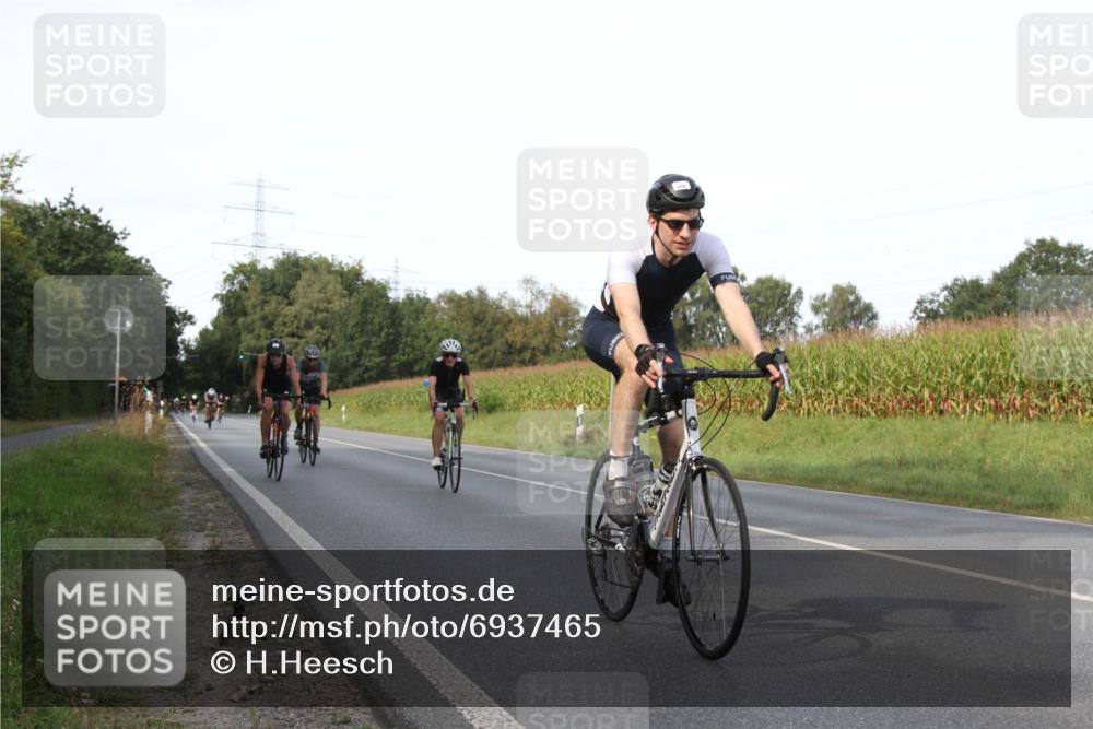 01.09.2024 - 17. Tribühne Triathlon H.Heesch http://msf.ph/oto/6937465 01.09.2024 15:49:35 Radfahren 872, 875, 921, 978, 1187 meine-sportfotos.de