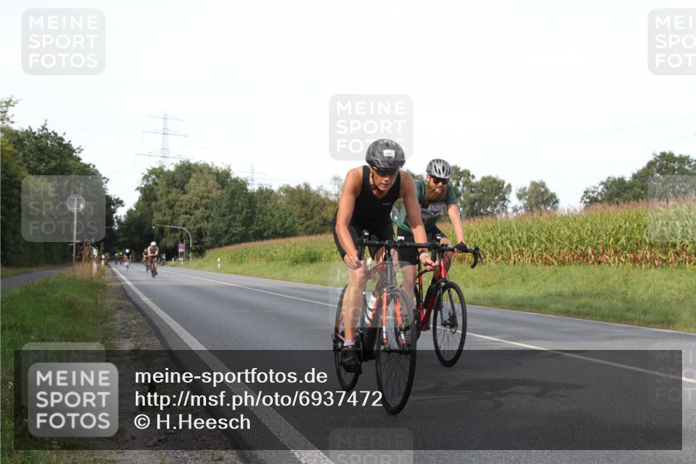 01.09.2024 - 17. Tribühne Triathlon H.Heesch http://msf.ph/oto/6937472 01.09.2024 15:49:36 Radfahren 872, 875, 921, 978, 980, 1148, 1187 meine-sportfotos.de