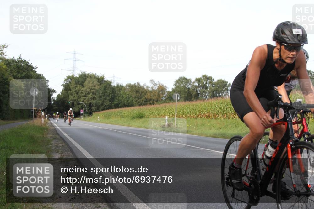 01.09.2024 - 17. Tribühne Triathlon H.Heesch http://msf.ph/oto/6937476 01.09.2024 15:49:37 Radfahren 872, 875, 921, 978, 980, 1148, 1174, 1187 meine-sportfotos.de