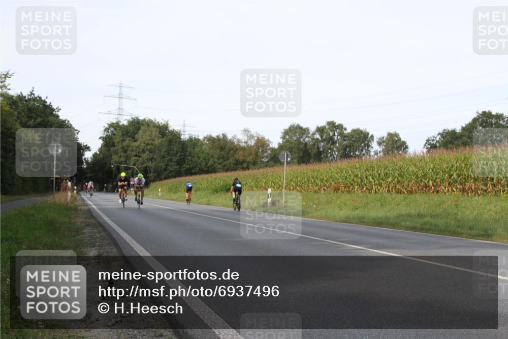 01.09.2024 - 17. Tribühne Triathlon H.Heesch http://msf.ph/oto/6937496 01.09.2024 15:49:46 Radfahren 821, 883, 980, 1148, 1155, 1174, 1238 meine-sportfotos.de