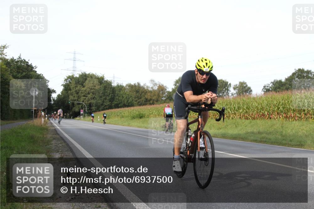 01.09.2024 - 17. Tribühne Triathlon H.Heesch http://msf.ph/oto/6937500 01.09.2024 15:49:49 Radfahren 816, 821, 883, 1043, 1155 meine-sportfotos.de