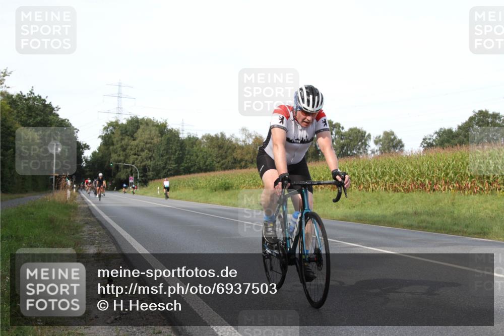 01.09.2024 - 17. Tribühne Triathlon H.Heesch http://msf.ph/oto/6937503 01.09.2024 15:49:54 Radfahren 816, 883, 940, 972, 988, 1043, 1155 meine-sportfotos.de