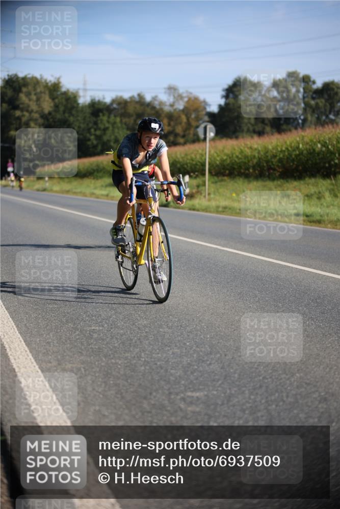 01.09.2024 - 17. Tribühne Triathlon H.Heesch http://msf.ph/oto/6937509 01.09.2024 09:40:30 Radfahren 62, 79, 103, 136 meine-sportfotos.de