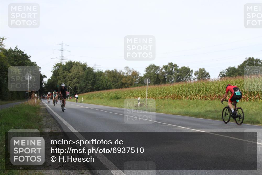 01.09.2024 - 17. Tribühne Triathlon H.Heesch http://msf.ph/oto/6937510 01.09.2024 15:49:56 Radfahren 814, 816, 932, 940, 972, 988, 1043, 1129 meine-sportfotos.de