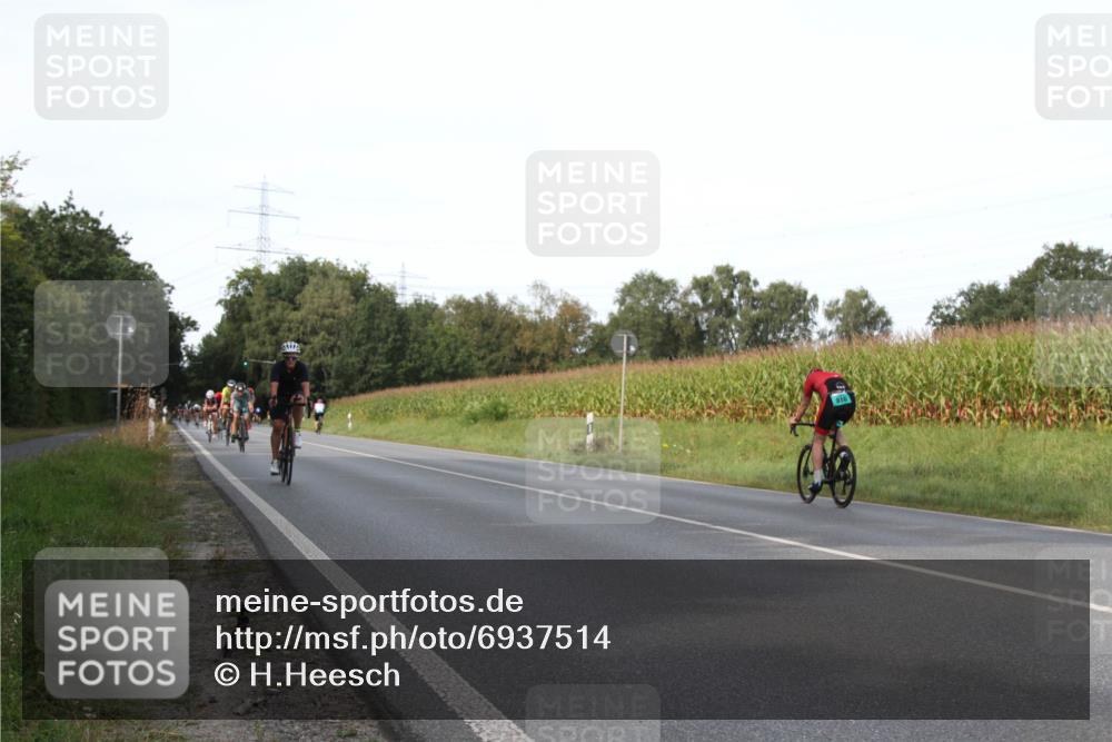 01.09.2024 - 17. Tribühne Triathlon H.Heesch http://msf.ph/oto/6937514 01.09.2024 15:49:57 Radfahren 814, 816, 932, 940, 972, 988, 1043, 1128, 1129, 1159 meine-sportfotos.de