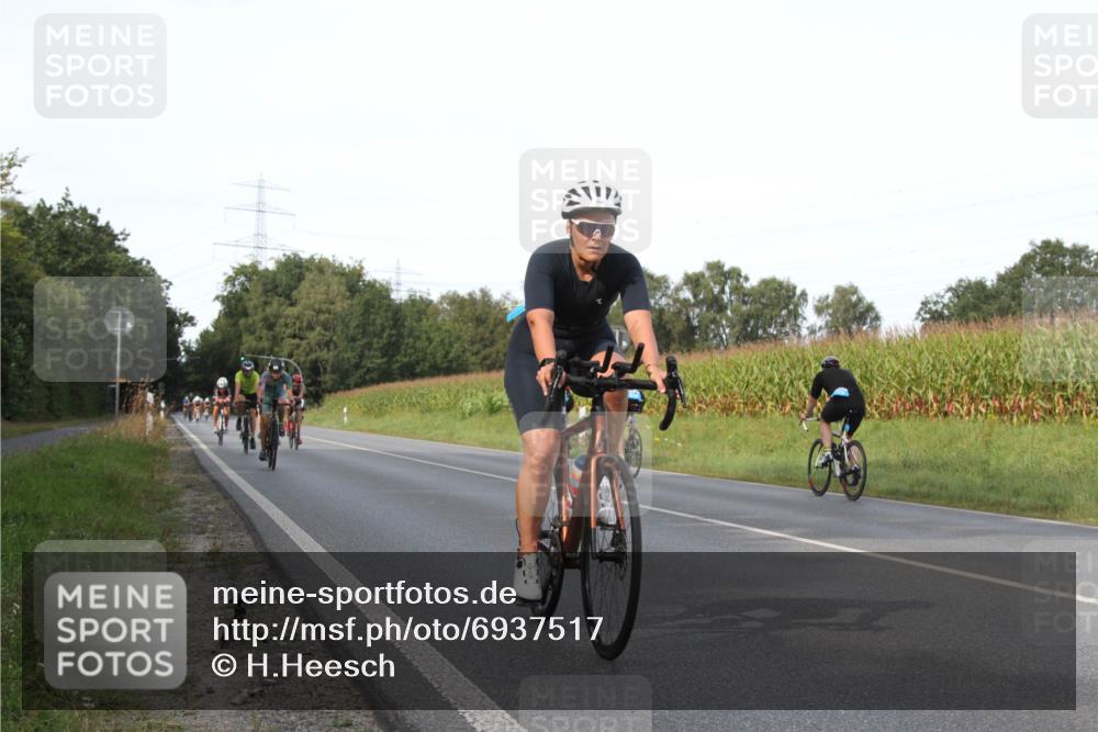 01.09.2024 - 17. Tribühne Triathlon H.Heesch http://msf.ph/oto/6937517 01.09.2024 15:49:58 Radfahren 814, 816, 932, 940, 972, 988, 1043, 1128, 1129, 1159 meine-sportfotos.de