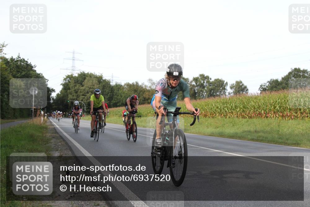 01.09.2024 - 17. Tribühne Triathlon H.Heesch http://msf.ph/oto/6937520 01.09.2024 15:50:00 Radfahren 814, 932, 940, 972, 988, 1125, 1128, 1129, 1157, 1159 meine-sportfotos.de