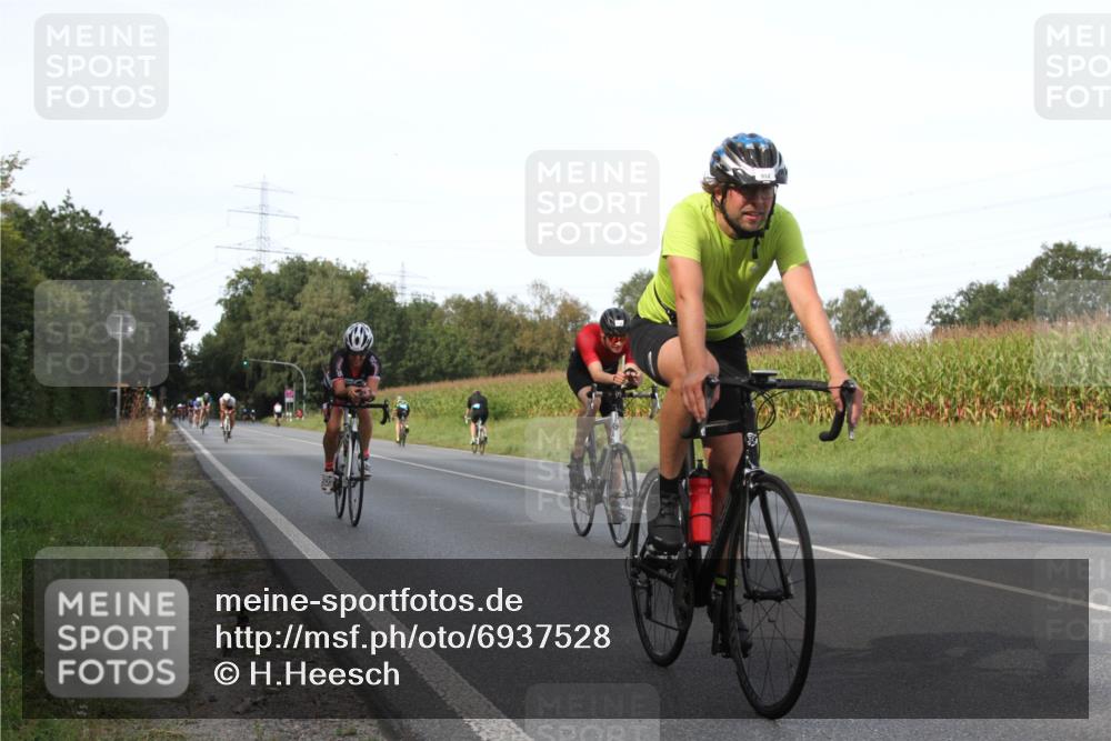 01.09.2024 - 17. Tribühne Triathlon H.Heesch http://msf.ph/oto/6937528 01.09.2024 15:50:01 Radfahren 814, 932, 988, 1125, 1128, 1129, 1157, 1159 meine-sportfotos.de