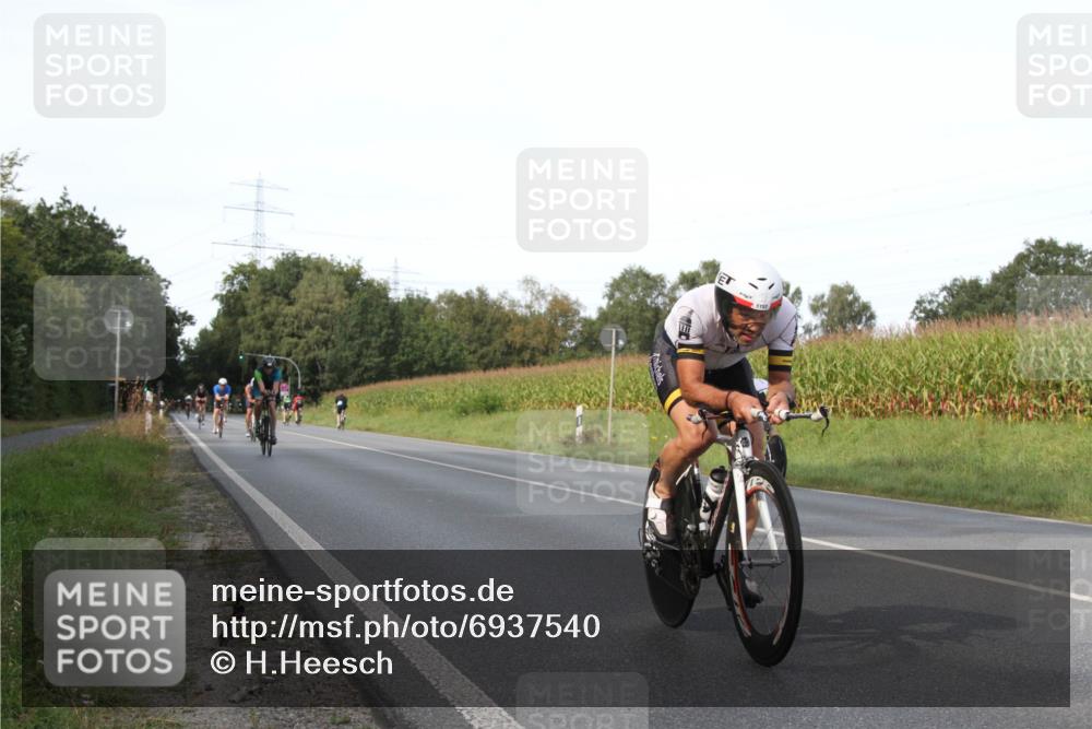 01.09.2024 - 17. Tribühne Triathlon H.Heesch http://msf.ph/oto/6937540 01.09.2024 15:50:05 Radfahren 814, 932, 1040, 1053, 1053, 1125, 1128, 1129, 1134, 1157, 1159, 1162, 1182 meine-sportfotos.de