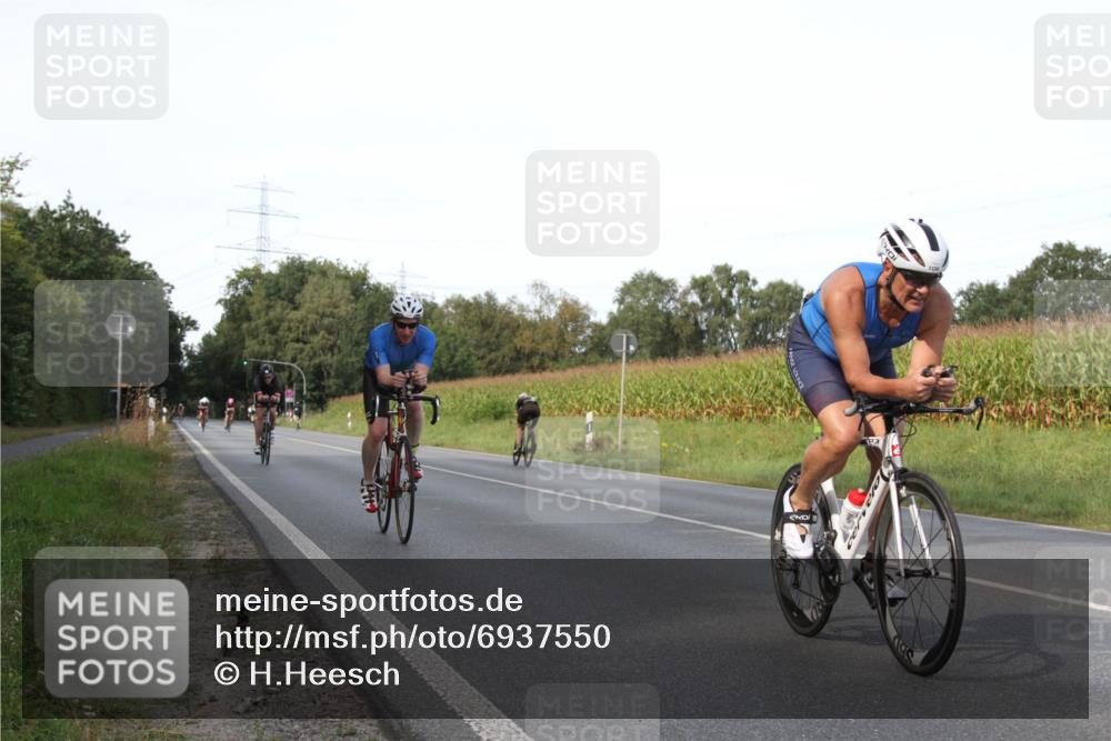 01.09.2024 - 17. Tribühne Triathlon H.Heesch http://msf.ph/oto/6937550 01.09.2024 15:50:08 Radfahren 1040, 1053, 1053, 1125, 1134, 1157, 1162, 1182 meine-sportfotos.de