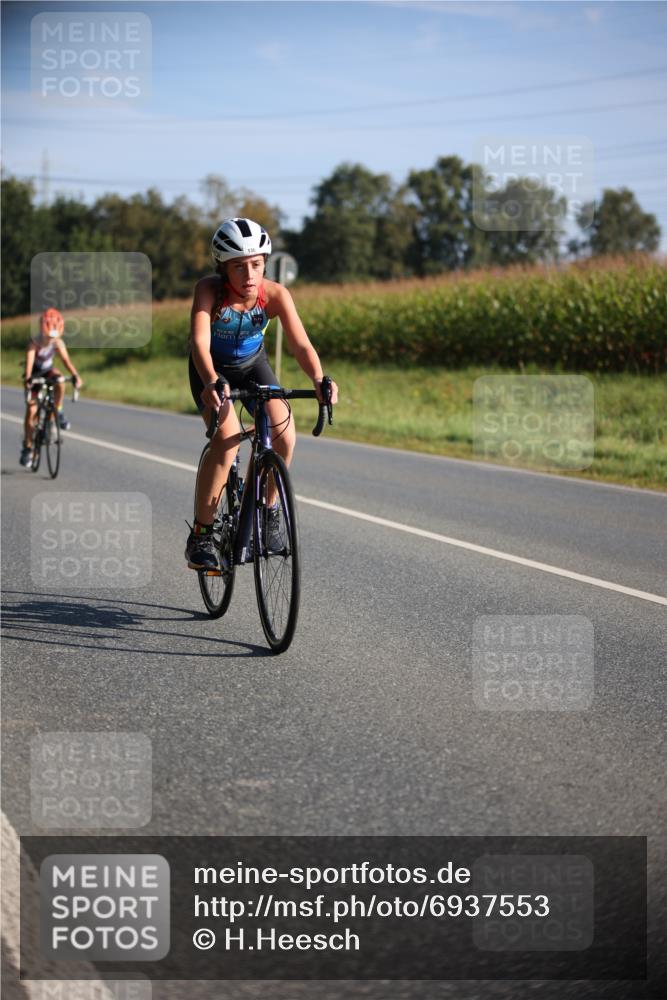 01.09.2024 - 17. Tribühne Triathlon H.Heesch http://msf.ph/oto/6937553 01.09.2024 09:40:39 Radfahren 58, 78, 79, 83, 84, 92, 99, 104, 136 meine-sportfotos.de