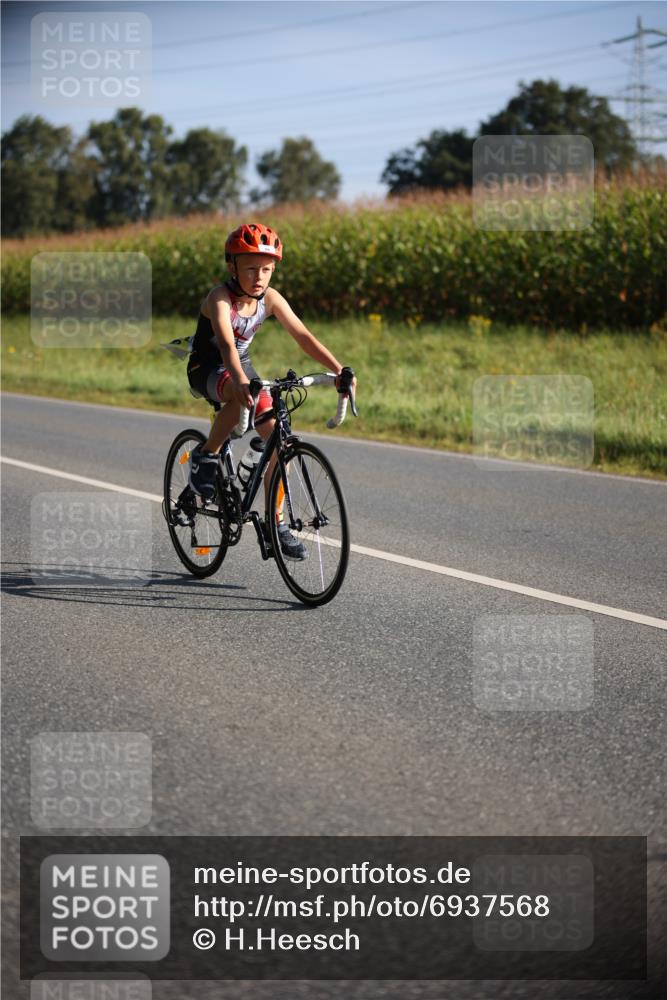 01.09.2024 - 17. Tribühne Triathlon H.Heesch http://msf.ph/oto/6937568 01.09.2024 09:40:40 Radfahren 58, 78, 79, 83, 84, 86, 92, 99, 104, 136 meine-sportfotos.de