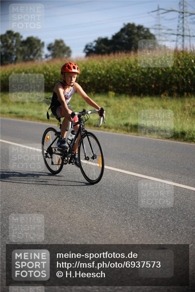 01.09.2024 - 17. Tribühne Triathlon H.Heesch http://msf.ph/oto/6937573 01.09.2024 09:40:40 Radfahren 58, 78, 79, 83, 84, 86, 92, 99, 104, 136 meine-sportfotos.de