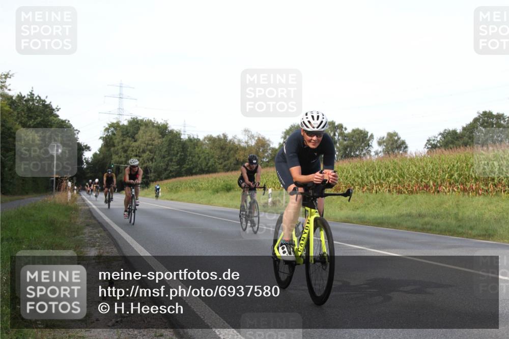 01.09.2024 - 17. Tribühne Triathlon H.Heesch http://msf.ph/oto/6937580 01.09.2024 15:50:23 Radfahren 817, 881, 954, 989, 1035, 1171 meine-sportfotos.de