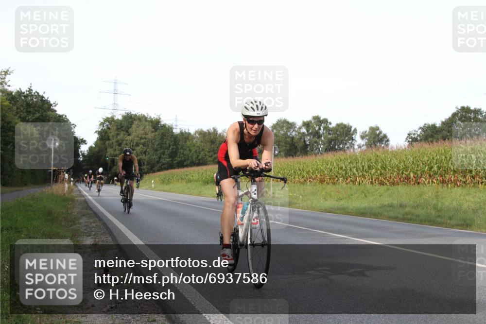 01.09.2024 - 17. Tribühne Triathlon H.Heesch http://msf.ph/oto/6937586 01.09.2024 15:50:25 Radfahren 817, 881, 954, 989, 1035, 1171 meine-sportfotos.de
