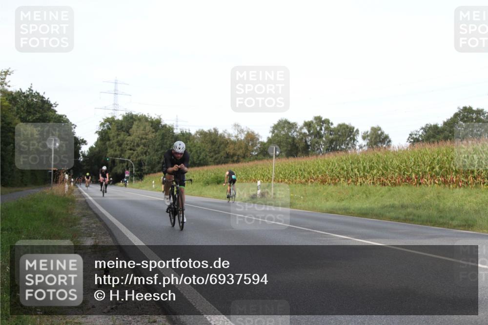 01.09.2024 - 17. Tribühne Triathlon H.Heesch http://msf.ph/oto/6937594 01.09.2024 15:50:27 Radfahren 817, 881, 989, 1035, 1171, 1189 meine-sportfotos.de