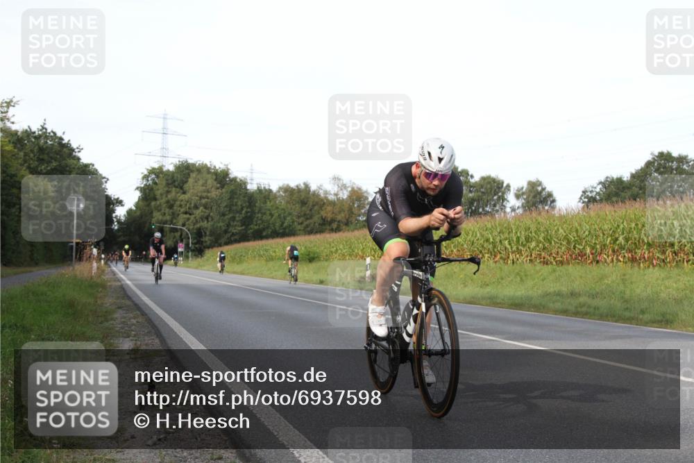 01.09.2024 - 17. Tribühne Triathlon H.Heesch http://msf.ph/oto/6937598 01.09.2024 15:50:28 Radfahren 817, 881, 989, 1035, 1171, 1189 meine-sportfotos.de