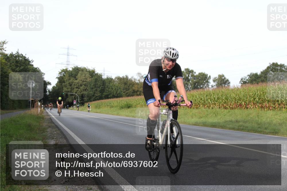 01.09.2024 - 17. Tribühne Triathlon H.Heesch http://msf.ph/oto/6937602 01.09.2024 15:50:31 Radfahren 881, 984, 1056, 1169, 1171, 1189 meine-sportfotos.de