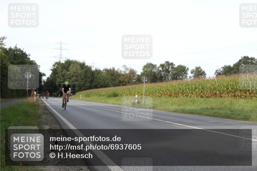 01.09.2024 - 17. Tribühne Triathlon H.Heesch http://msf.ph/oto/6937605 01.09.2024 15:50:33 Radfahren 984, 1056, 1169, 1171, 1189 meine-sportfotos.de
