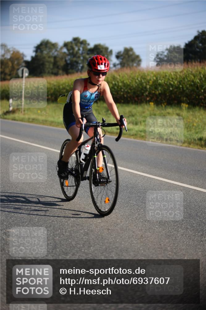 01.09.2024 - 17. Tribühne Triathlon H.Heesch http://msf.ph/oto/6937607 01.09.2024 09:40:46 Radfahren 58, 75, 78, 83, 84, 86, 92, 99, 100, 104, 124 meine-sportfotos.de