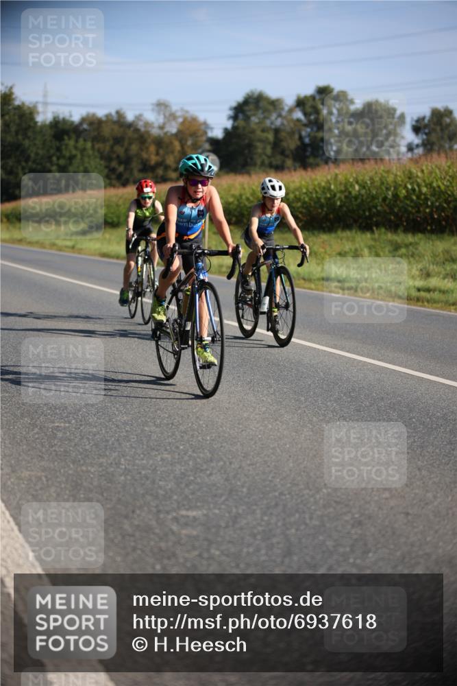 01.09.2024 - 17. Tribühne Triathlon H.Heesch http://msf.ph/oto/6937618 01.09.2024 09:40:47 Radfahren 58, 75, 78, 83, 84, 86, 92, 99, 100, 104, 124 meine-sportfotos.de
